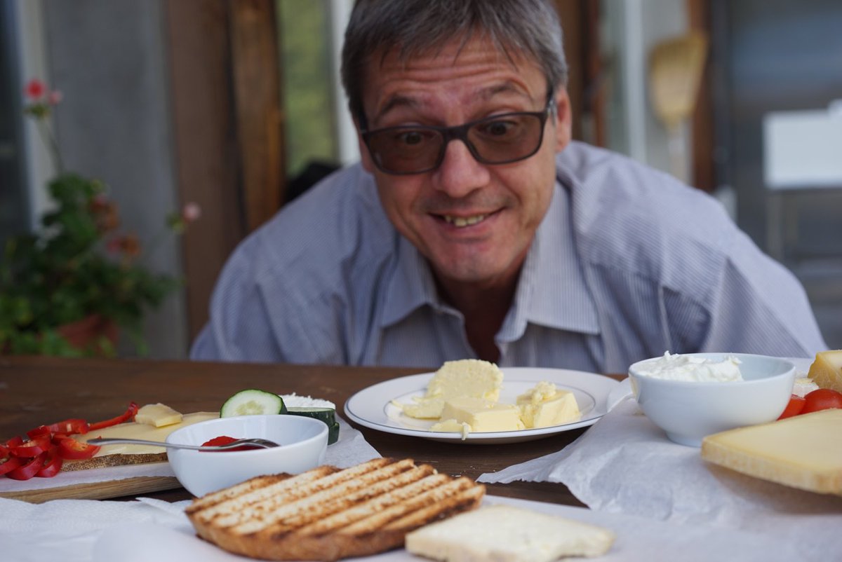 kaesekommissar's tweet photo. Besuch bei Florian Steiner. Ein Wiener der hervorragenden Alkpkäse auf der Schweizer Alpe Höhi macht.
#swisscheese #austriancheese #alps #slowtravel #slowcheese #cheeselover #schweizerkäse #Alpkäse #Butter #cheesemonger #älplerjause #sommer2020 #fromage #rohmilch #natur #wandern https://t.co/gKRidmZdCg