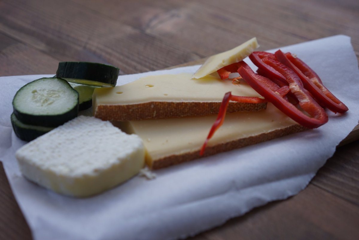 kaesekommissar's tweet photo. Besuch bei Florian Steiner. Ein Wiener der hervorragenden Alkpkäse auf der Schweizer Alpe Höhi macht.
#swisscheese #austriancheese #alps #slowtravel #slowcheese #cheeselover #schweizerkäse #Alpkäse #Butter #cheesemonger #älplerjause #sommer2020 #fromage #rohmilch #natur #wandern https://t.co/gKRidmZdCg