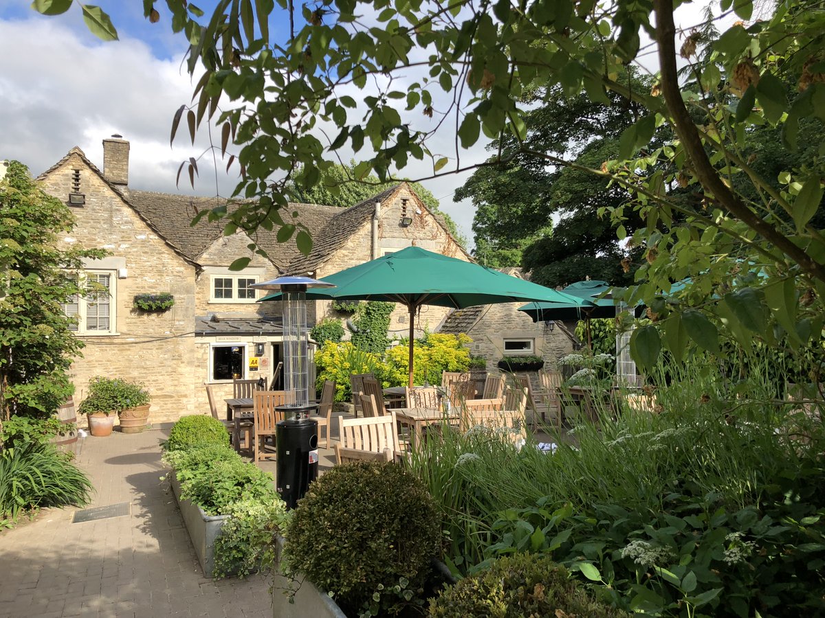 The_Village_Pub's tweet photo. We may be biased... But on a summer's day, there isn't a better spot than our terrace to dig in to a delicious bar snack, with a refreshing pint of course 🍺 🍽
#suntrap #summerdays #barsnack #beer #villagepub #cotswolds #villagepubbarnsley #calcotcollection https://t.co/9OZZTHQcZP