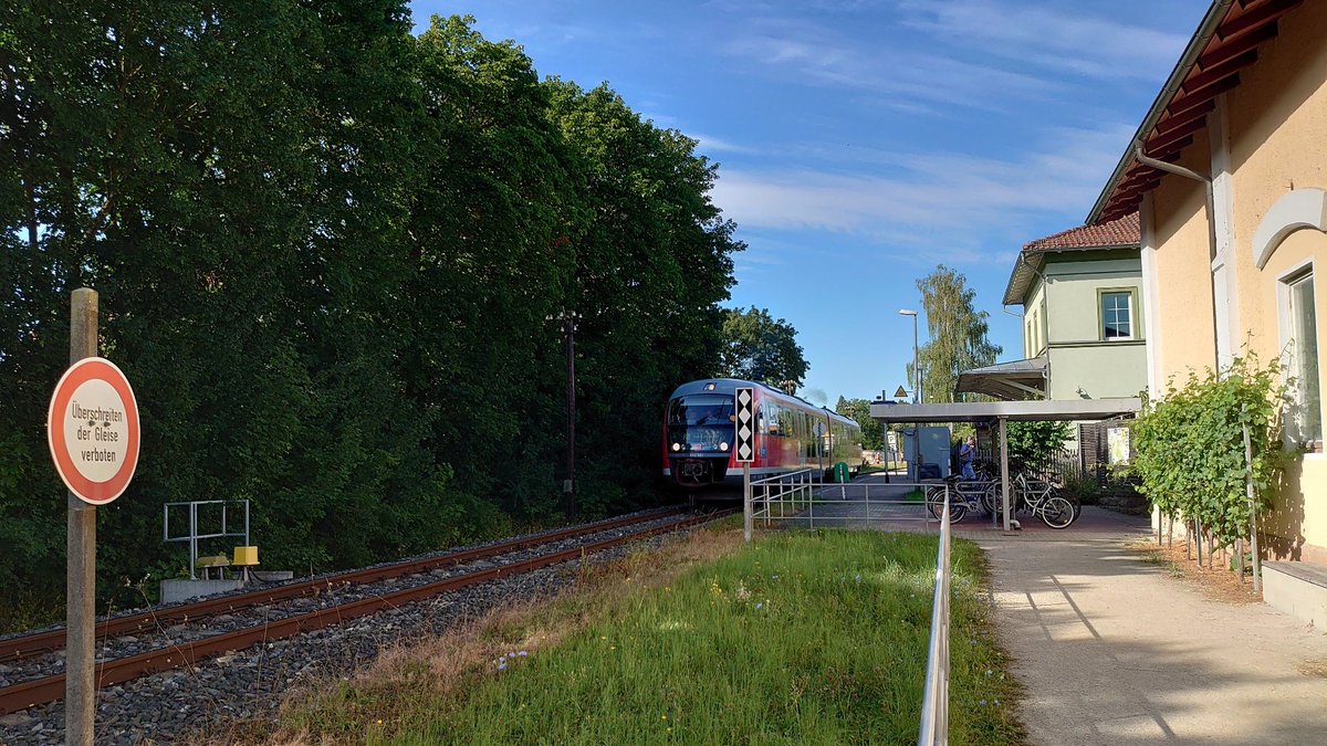 ByGt2x44's tweet photo. @android_oma, #dbHackathon, #dbOpendata, #Bahnhofsfoto, @khgdrn Ipsheim https://t.co/IZq7HpZ3BU