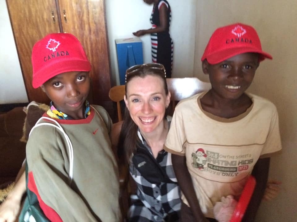BrianThomson2's tweet photo. Loving on some other children sponsored by Joy's siblings in Rwanda. https://t.co/ClF0nErdKq