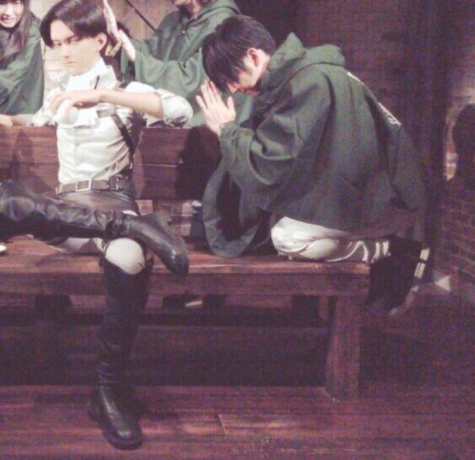 ยูกิ คาจิ คนพากย์เอเรนกับหุ่นพี่รีไว 5555555555555555555555555555555555555555544455555555555555555555555555555