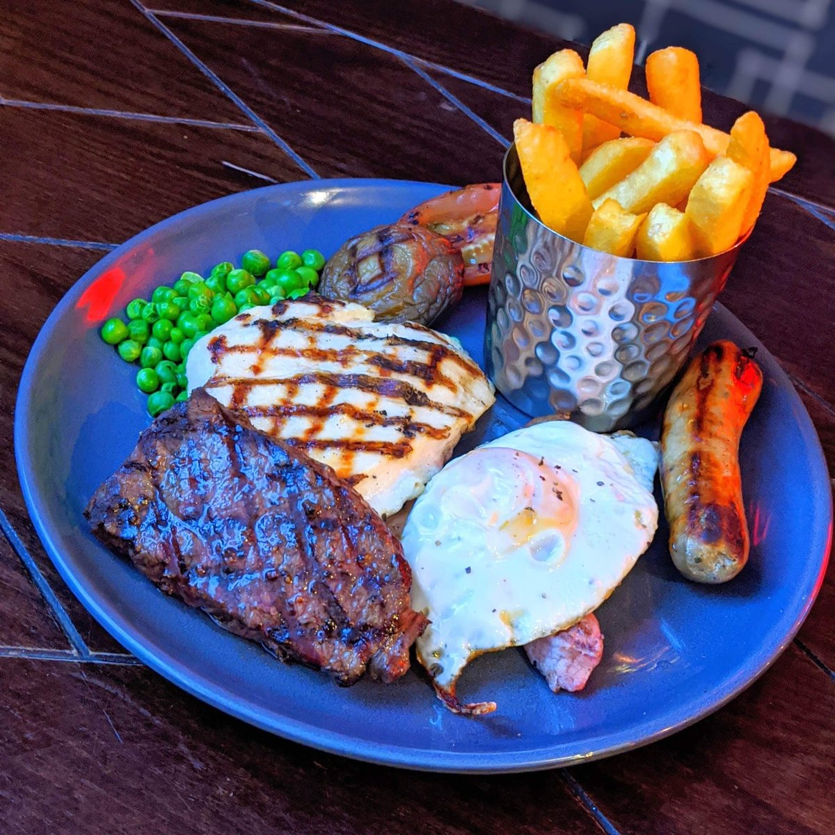 The_tron_pub's tweet photo. Whether you are looking for a light bite or a big feed, Tron has something for everyone!
Walk-ins are welcome but if you want to book...
https://t.co/66r1RiXbSV
#trontastic #tronedinburgh #mondaymotivation #monday #lunchdeals #lunchideas #dinnerideas #dinnertime https://t.co/eC8ufkixuO