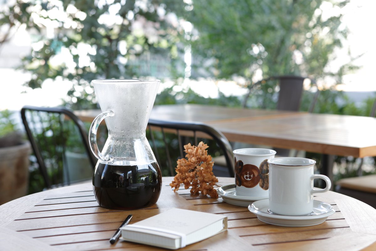 iwaki_houseware's tweet photo. twitter担当が個人的に一番好きなコーヒーアイテムです。(好きな商品はいろいろありますが♪)#SNOWTOP シリーズのコーヒーカラフェ、いつものコーヒーがちょっとリッチに、ちょっと美味しく感じられますよ。#stayhome のお供にぜひどうぞ! #iwaki #耐熱ガラス #コーヒーサーバー #AGC #イワキガラス https://t.co/u5hoX2Ig9I