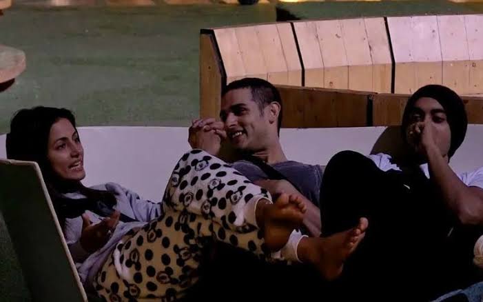S1rajput4's tweet photo. PriLuvIna BB ki best trio hai ♥
#HinaKhan #priyanksharma #LuvTyagi #PriLuvIna https://t.co/wLhmGliI07