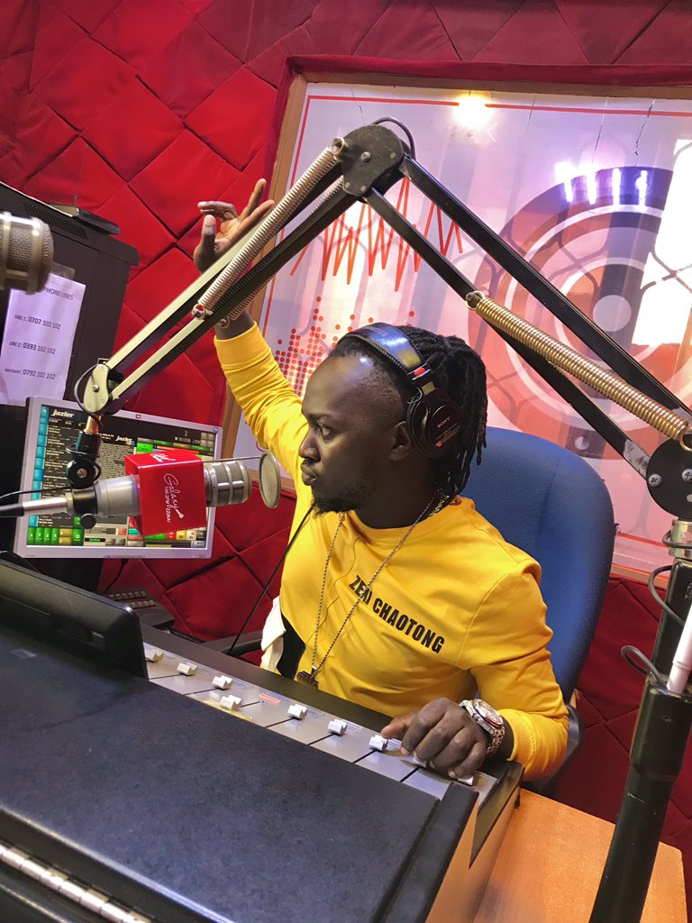 MrHenrie_'s tweet photo. Laba Vibe Gwe. 
Fresh New Week! Waguan. Oli Side Ki?
#Midmorning2Koone
@GalaxyFMUg https://t.co/edvf2C8sHE