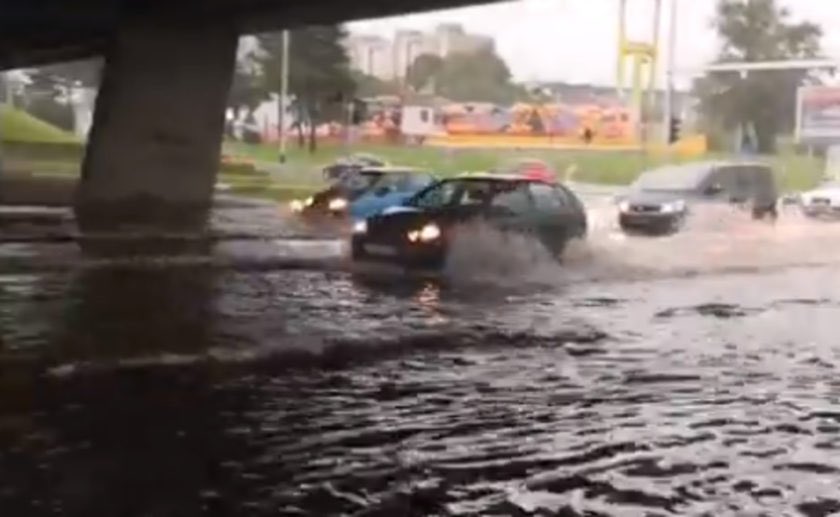 another flood happened last night.the mayor of Zagreb, who is being blamed by many, commented on the damage:"i can’t share money as I remember and help as I remember. I think it's about minimal damage. The cause is mostly 'my own master'.