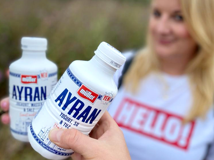 tinisstuebchen's tweet photo. | Werbung | Kennt ihr schon Ayran? Müller bringt das türkische Trendgetränk jetzt auf den deutschen Markt. Gut gekühlt ist Ayran eine tolle Erfrischung für zwischendurch und vor allem eine gelungene Abwechslung zu Cola &amp; Co.
#ayran #muellerayran #bylmeetsmueller https://t.co/que3NEvQ7e