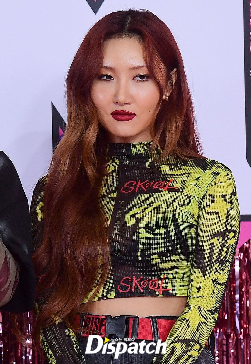 hwasa_seducee's tweet photo. Look our queen Hwasa. She is not even big deal the issue about CA. She perform baddest in stage lately and winning on inkigayo. You will never destroy our queen so back off .
#MARIA1STWIN https://t.co/sm9HUCuPjD