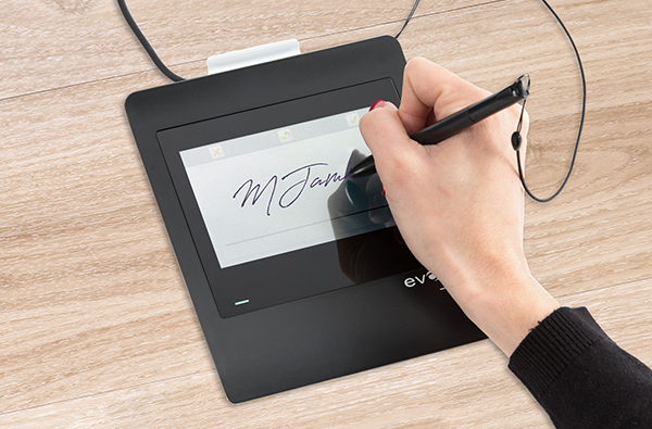 evolisprinters's tweet photo. Optimize and simplify your document registration and validation processes with the #Evolisโ range of #signaturepads ๐.
Very easy to install, they can be integrated into your applications thanks to the wide range of software and APIs available.
https://t.co/WxUFYrCfrs https://t.co/zt29ydzmlV