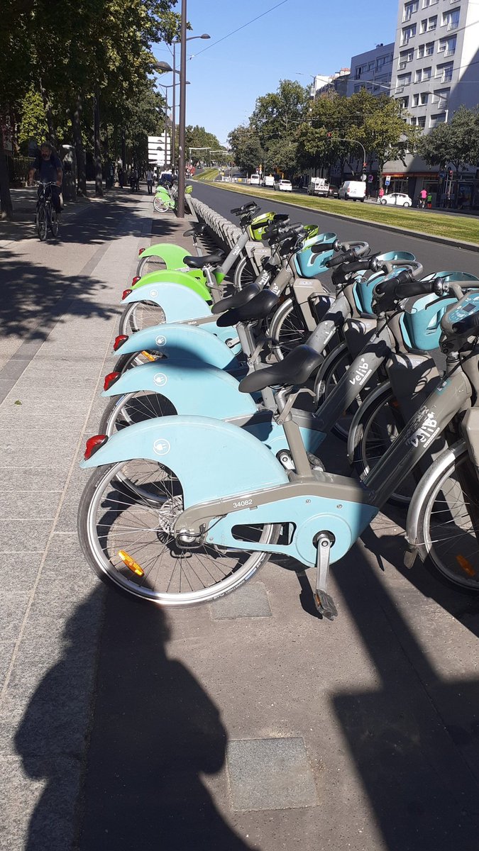 Mercemartinsabi's tweet photo. Plus d 13 vélos .... 0 vélos qui roulent @ParisBeauAVelo @Smovengreve @Velib @Anne_Hidalgo 
Quand un service fiable? https://t.co/UYK0EmbRuQ
