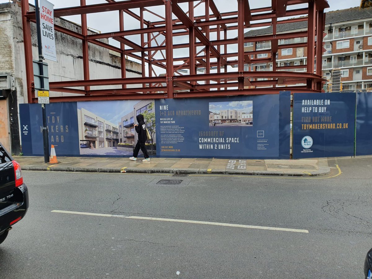 Ruttersuk's tweet photo. Another successful #London #hoarding install over the weekend #Toy makers yard #directtomedia #digitalprinting onto @Antalis_UK #Dibond @MadeinBritainGB contact https://t.co/1HDRGVpqIa & let us create an award winning graphic design for your #Building #Development https://t.co/91Mf0Qh0NR