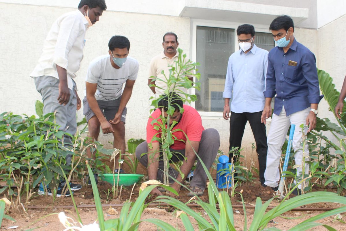RajeevCo's tweet photo. #HaraHaiTohBharaHai #GreenindiaChallenge 🍃 accepted &amp; accomplished. Tkq @ItsActorNaresh garu🙏 for nominating me to take part in this wonderful cause. 
So further, I'm nominating @ItsSumaKanakala @raghukarumanchi &amp; #RaghavaPopuri to plant saplings for a better #GreenIndia. https://t.co/DzRzivMhId
