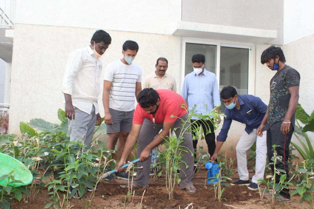 RajeevCo's tweet photo. #HaraHaiTohBharaHai #GreenindiaChallenge 🍃 accepted &amp; accomplished. Tkq @ItsActorNaresh garu🙏 for nominating me to take part in this wonderful cause. 
So further, I'm nominating @ItsSumaKanakala @raghukarumanchi &amp; #RaghavaPopuri to plant saplings for a better #GreenIndia. https://t.co/DzRzivMhId