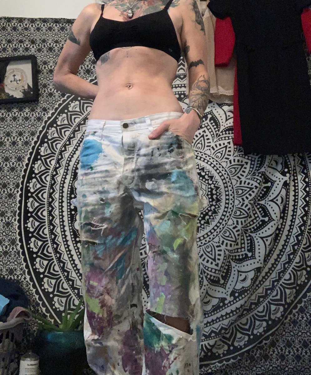 Atomicvase's tweet photo. Hey Twitter, you know you’re awake. Here’s some stuff in my Etsy store including a 1940s piece of lingerie without my nipples are brushed out of it. You’re welcome. #freenipples #vintage #edd #thirsttrap #skulls https://t.co/lMGHAlPG6r