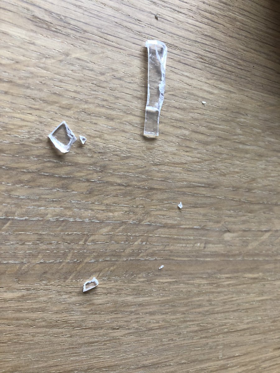 pol_ridg's tweet photo. @Hermesparcels do you and your drivers honestly think this is an appropriate way to deliver a parcel!? Appalling service! #ripped #open #stolen #missing #broken #medical https://t.co/LyTYE5QD4c