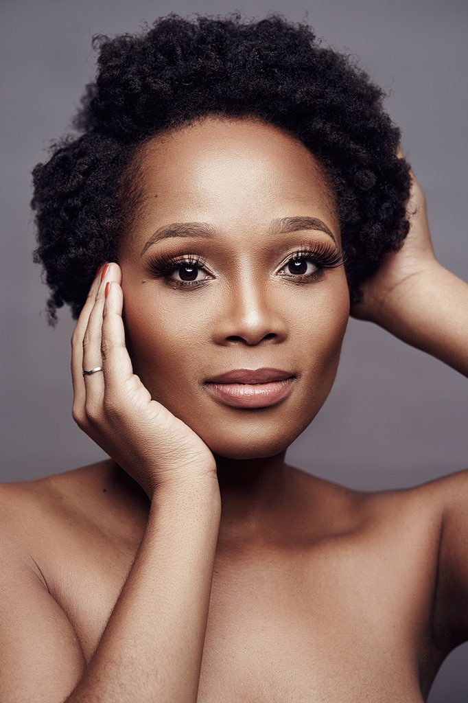 MillyMashile's tweet photo. Redefining Beauty✨
#beautifulwithorwithoutmakeup
#beauty #beautyshot #makeup #beautyinfluencer #headshot #definingbeauty #beautiful #beautifulwithmakeup #beautifulwithoutmakeup https://t.co/bktvNJnktd