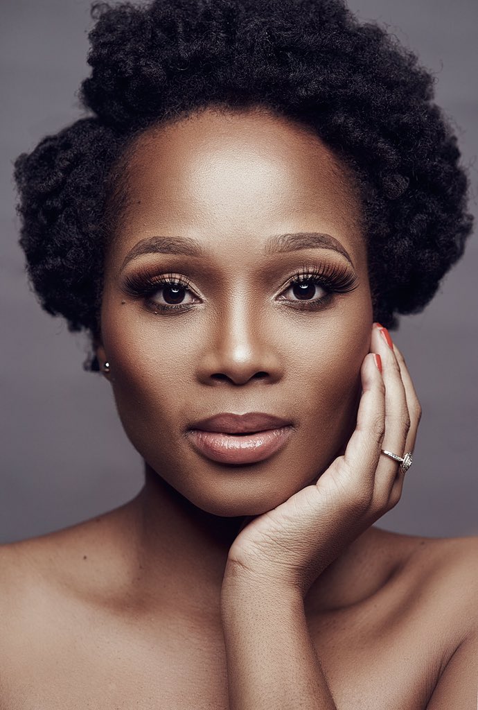 MillyMashile's tweet photo. Redefining Beauty✨
#beautifulwithorwithoutmakeup
#beauty #beautyshot #makeup #beautyinfluencer #headshot #definingbeauty #beautiful #beautifulwithmakeup #beautifulwithoutmakeup https://t.co/bktvNJnktd