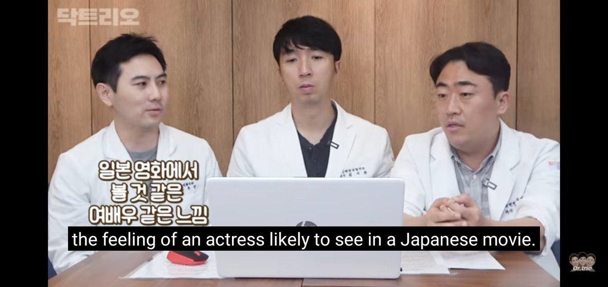 MINAMina has an elegant and innocent beauty. An elegance personified indeed. She really has an actress vibe so I wouldn't be surprise if our Black Swan will be a female lead in a Japanese Movie or drama. Her facial features are just perfect.