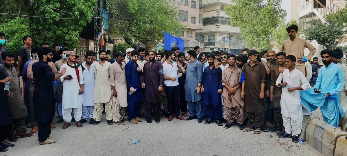 Salaam_Benazir's tweet photo. On the instructions of President SPSF Mansoor Shahani PSF District Hyderabad led by General Secretary SPSF Lala Murad Khan protested against the threats given by Ehsan Ul Ehsan to Chairman PPP Bilawal Bhutto Zardari.PSF Hyderabad set Ehsan's dummy on fire
#PSFIANS
@LalaMuradKhan https://t.co/oHKMNk3YFt