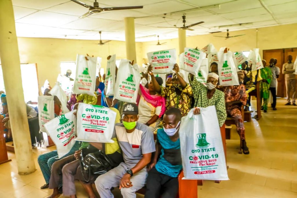 akande_debo's tweet photo. The commencement of Oyo state inputs intervention support for the Micro- smallholder enterprise farmers in led by His Exellency Governor @seyimakinde for essential food production in the state to cushion the effect of COVID 19 on food security in Oyo state. https://t.co/CSQp3bh7wk