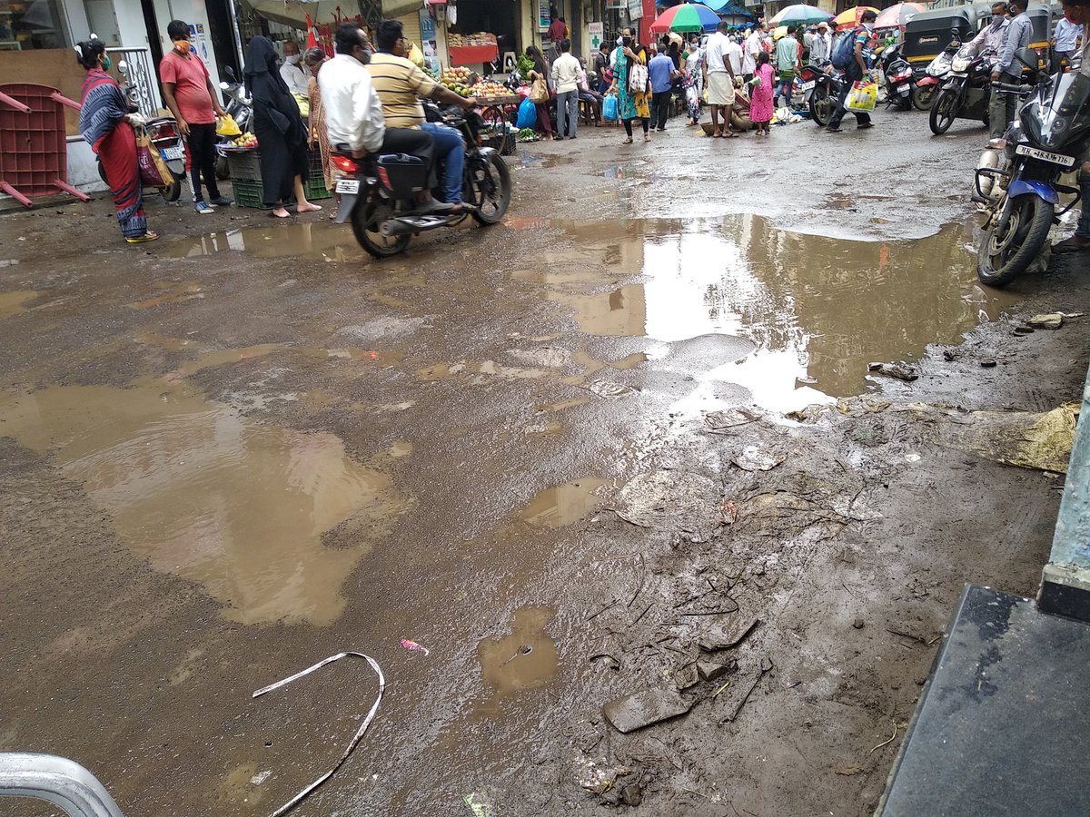 Bhiwandikarp's tweet photo. This spot is near nagarik bank Bhiwandi talkies. (Near Swastik shop).

From last 20 years it have been same. Water logging 
garbage and muddy road. 

No drainage, zero planning to outlet water and irresponsible nagarsevaks!

#bhiwandi
#Speak https://t.co/SoBrKKQNbT