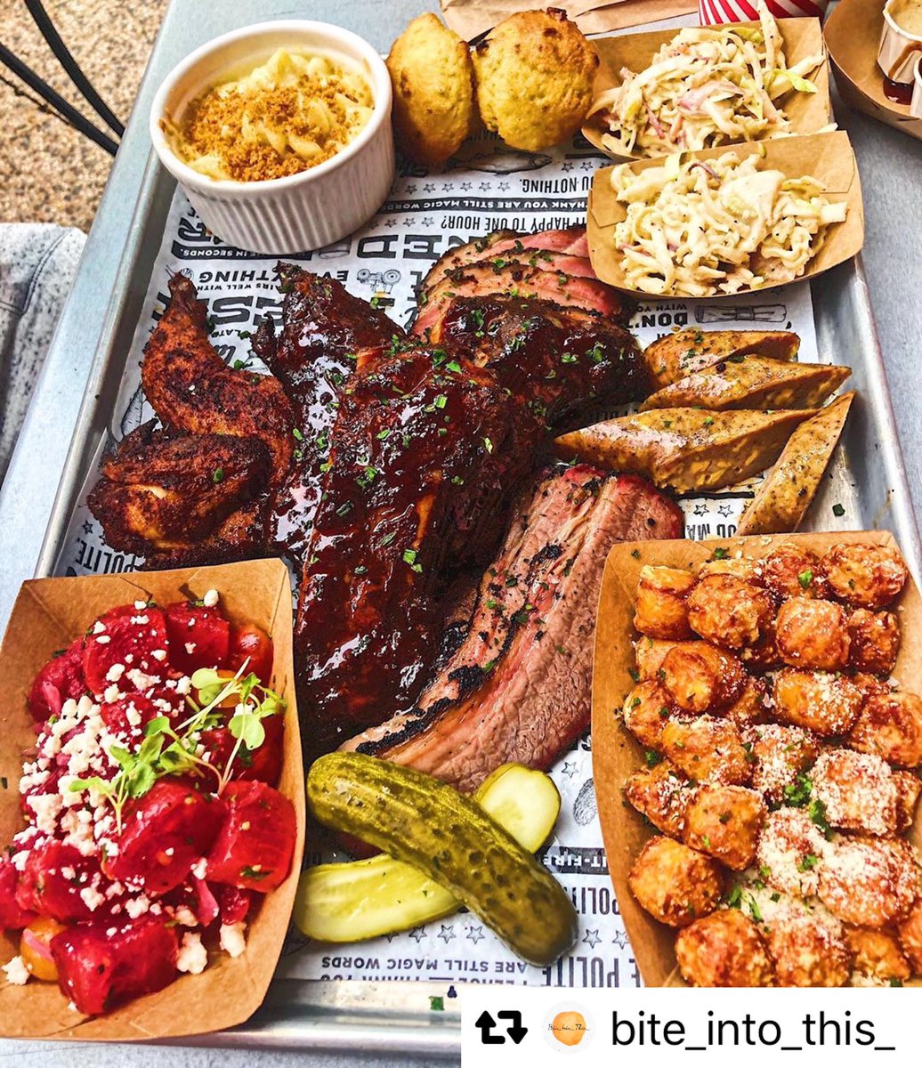 ThePolitePig's tweet image. Nothing like our Butcher Board for a little Monday pick me up 😯🤩🤤 #timetoeat #ilovebbq #disneysprings #visitorlando #politepig #orlandoeats

📸 - bite_into_this_ via IG