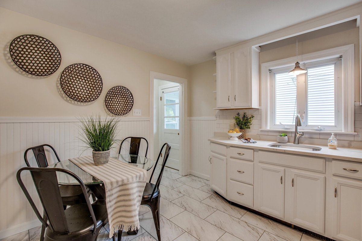 stagedoccasions's tweet photo. Picking up this house today! Closing this week!
*
*
*
*
*
#homestaging #propertystyling #stagingworks #resahq #resapro #instagood #lifestyle #business #marketing #socialmedia #entrepreneur https://t.co/3fy3I4vS7S