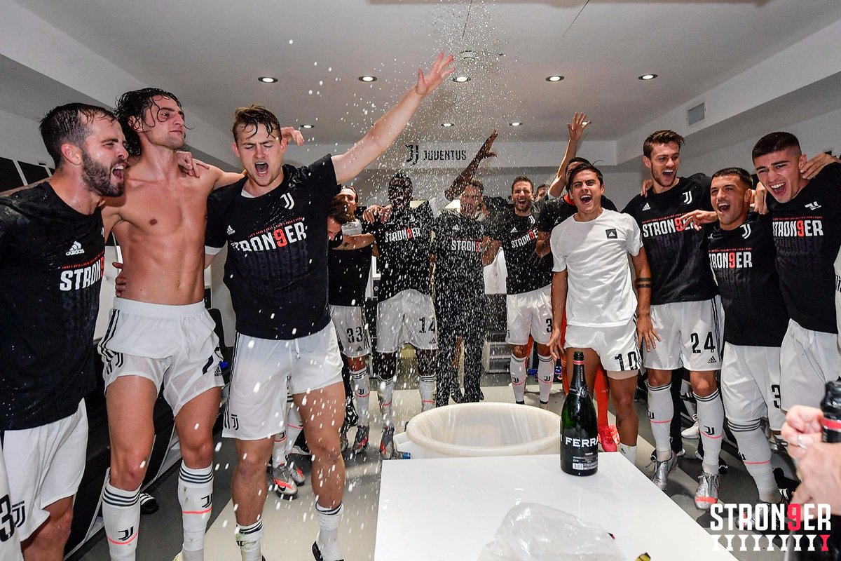 juventusfcen's tweet photo. A #Stron9er scudetto celebration with @FerrariTrento! 🍾🍾🍾🍾🍾🍾🍾🍾🍾

#FerrariTrento #SparklingAttitude https://t.co/JRNtqxGKrU
