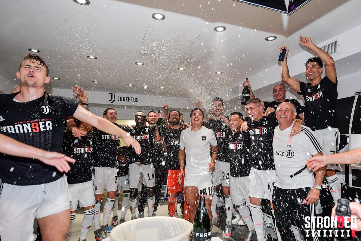 juventusfcen's tweet photo. A #Stron9er scudetto celebration with @FerrariTrento! 🍾🍾🍾🍾🍾🍾🍾🍾🍾

#FerrariTrento #SparklingAttitude https://t.co/JRNtqxGKrU
