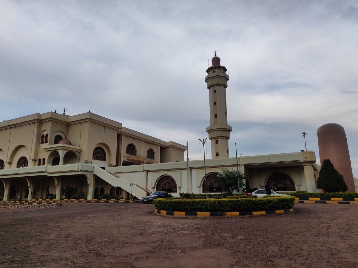 I had never visited the National mosque of Kampala and it was something I really wanted to tick off my bucket list so had the opportunity to do it with a day tour of Kampala city.