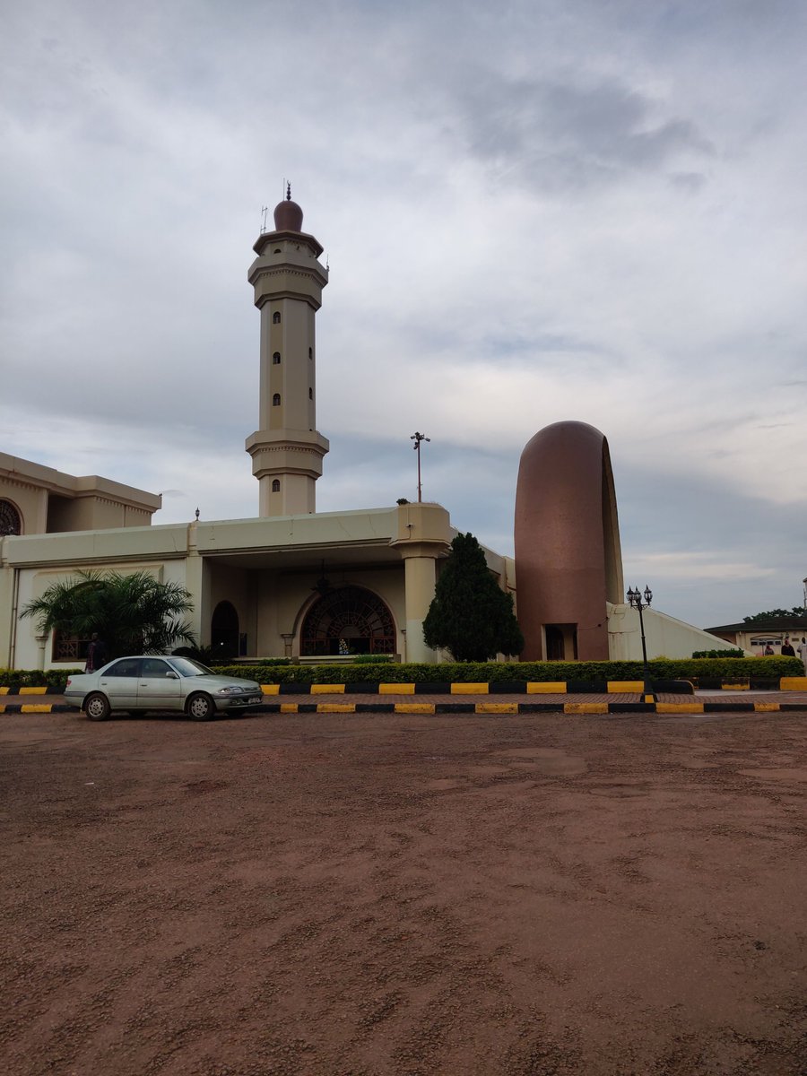 I had never visited the National mosque of Kampala and it was something I really wanted to tick off my bucket list so had the opportunity to do it with a day tour of Kampala city.