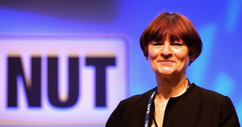 Join former NUT General Secretary (and Shepherds Bush resident) Baroness Blower TOMORROW for a free webinar.
She'll be talking education, climate change, gardening and many issues of importance in today's world.
Zoom in Tue 28 Jul at 7.30pm. Info here lbhf.gov.uk/articles/news/…
