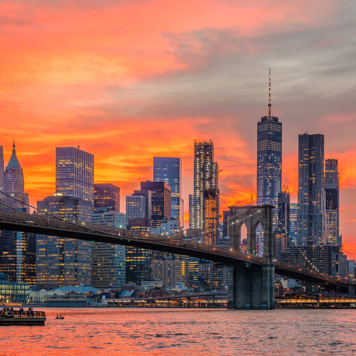 nyclovesnyc's tweet photo. The heat is on.

Heat advisory is in effect in NYC today.  

Fiery sunset over Lower Manhattan and the Brooklyn Bridge as seen from the Brooklyn Bridge Park. https://t.co/oGSCBkHJ6p