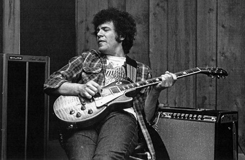 BluesRock4149's tweet photo. 日付が変わりました
本日7/28はWhite Bluesの先駆者と呼ばれる
Mike Bloomfield 生誕の日

37歳で天に召されたのはもう40年も前
もしも彼が生きていたら…は言わないでおきましょう

#Mike_Bloomfield
#Alberts_Shuffle

今宵はMikeの極上トーンに酔いしれてみませんか？…
https://t.co/doOYZGRKWH https://t.co/QqL3u7nhjd