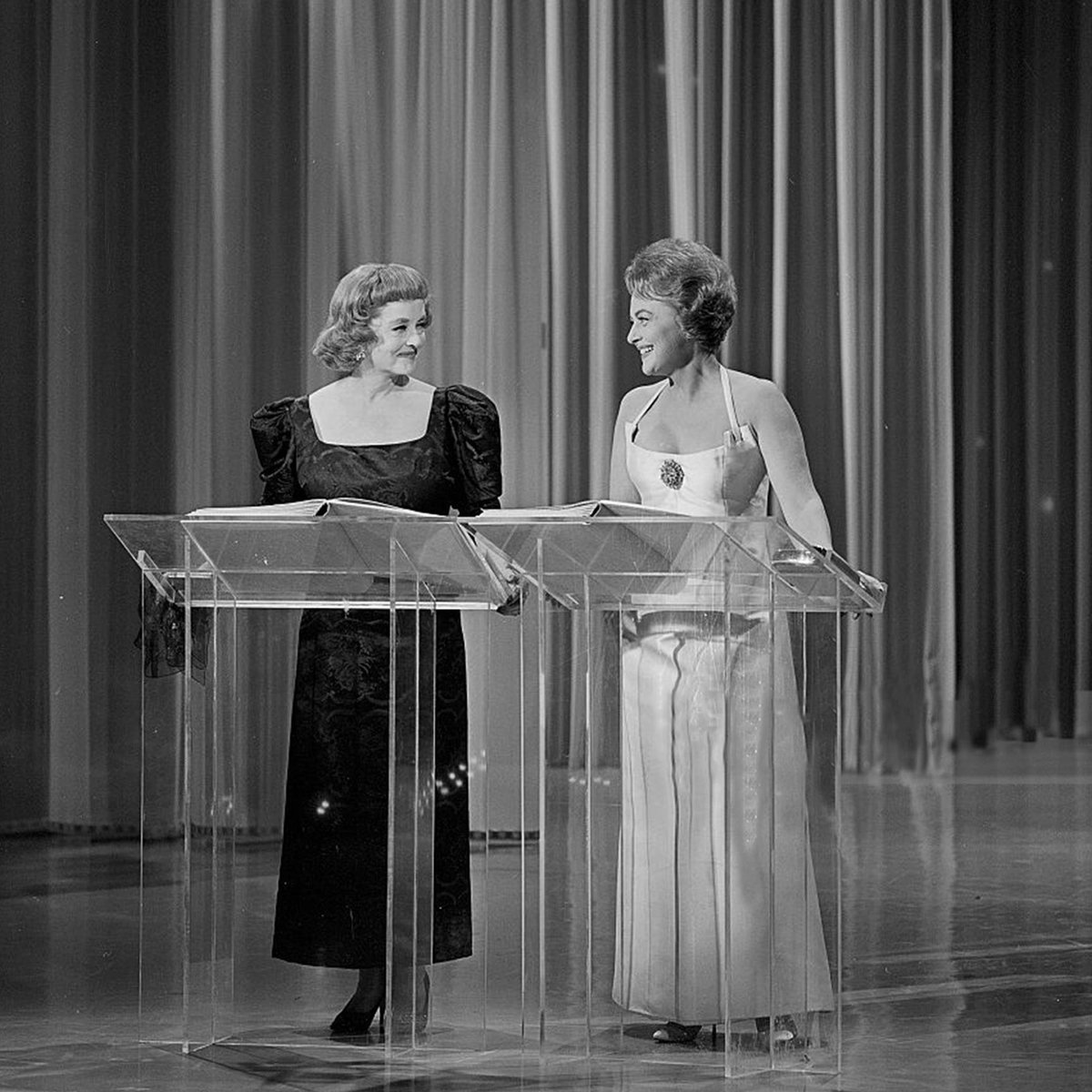 1/2 Our thoughts are with the friends and family of  #OliviaDeHavilland. Not only was she a legendary actress, but she was a dear and loyal friend of my mother. On an episode of 'This is Your Life' from 1971, you can see my mother's astonishment that Olivia had flown in...