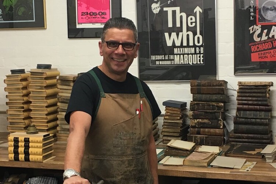 printweek_news's tweet photo. New venture for Narayan with Bensons Bookbinding https://t.co/wzj78OLe1B https://t.co/Ym03Q5ZKab