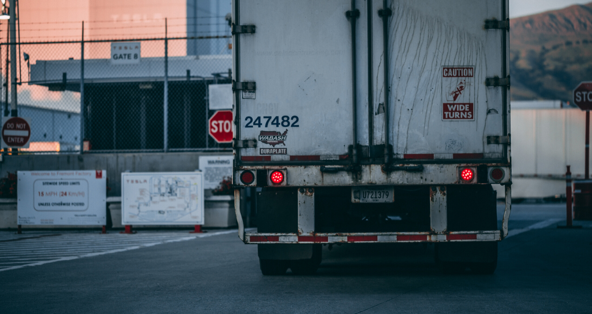 ArcherHub's tweet photo. The busier the roads get, the more likely your freight can get left stranded. Move your shipment seamlessly with the combination of a broad carrier network and our own backup fleet when you ship with Archerhub. https://t.co/nEj1Ip9O0D #tightcapacity #freightrecovery https://t.co/IC4UkpoJLe