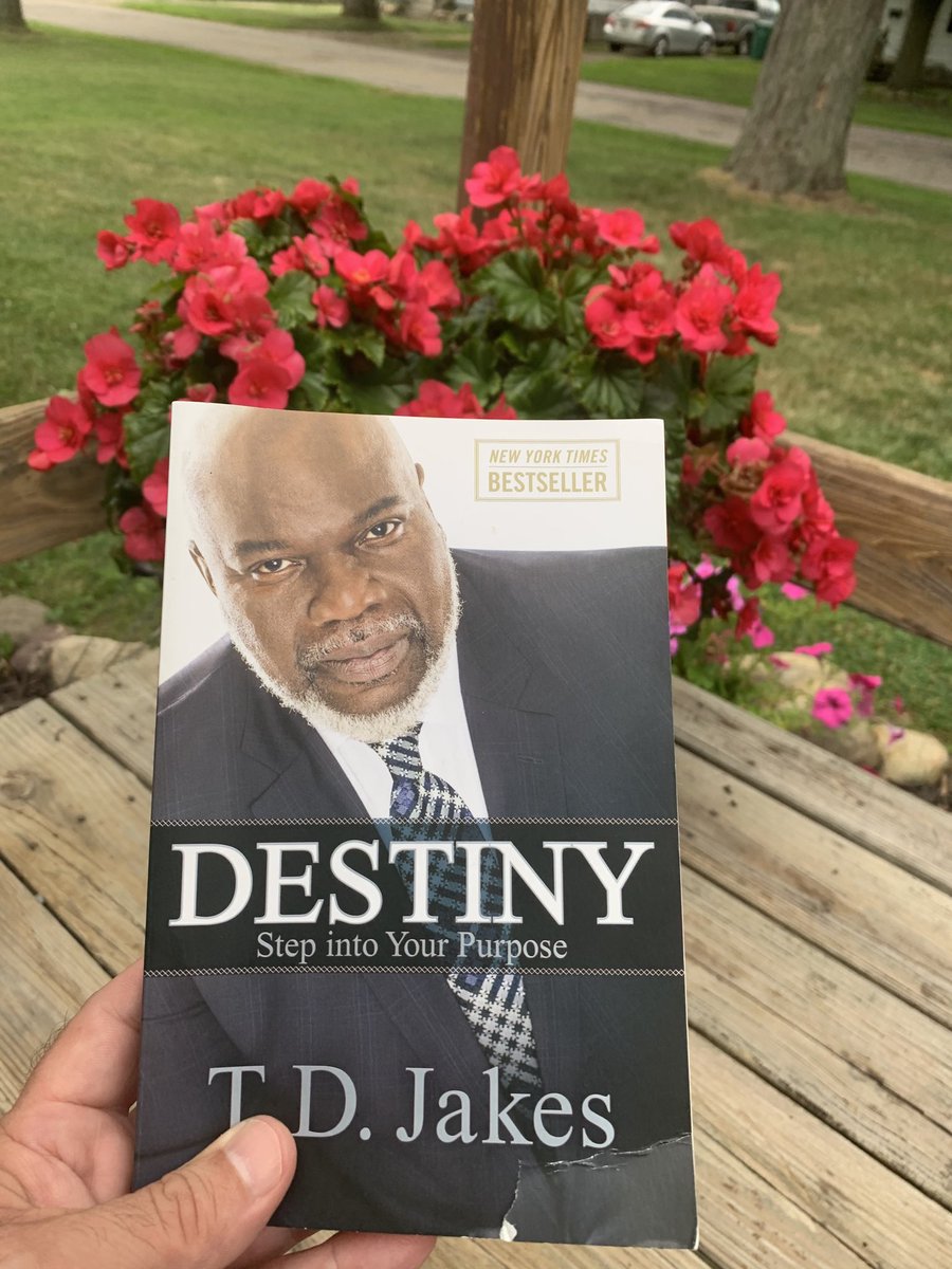 pastorstotten's tweet photo. Starting a new book today!  ⁦@BishopJakes⁩ 
#destiny https://t.co/Su7mOWRLNv