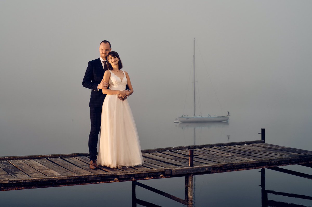 Fotomatart's tweet photo. Poranek nad jeziorem - piękna mgiełka #sesjaslubna #wesele2021 
 #mgla #fotograf #fotografia #wedding #WEDDINGPHOTOGRAPHY  #weddingday #weddingdress #jezioro https://t.co/bOoGzvJ7GM