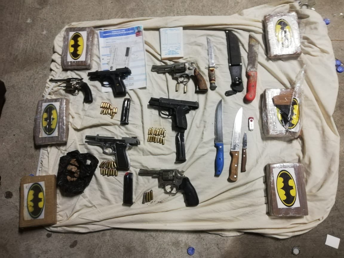 PoliciaEcuador's tweet image. INTERVENCIONES 🚨

Decomisamos armas de fuego y armas blancas (cuchillos), en fiestas clandestinas que se realizaban en #GYE. 

#TrabajamosPorTuSeguridad