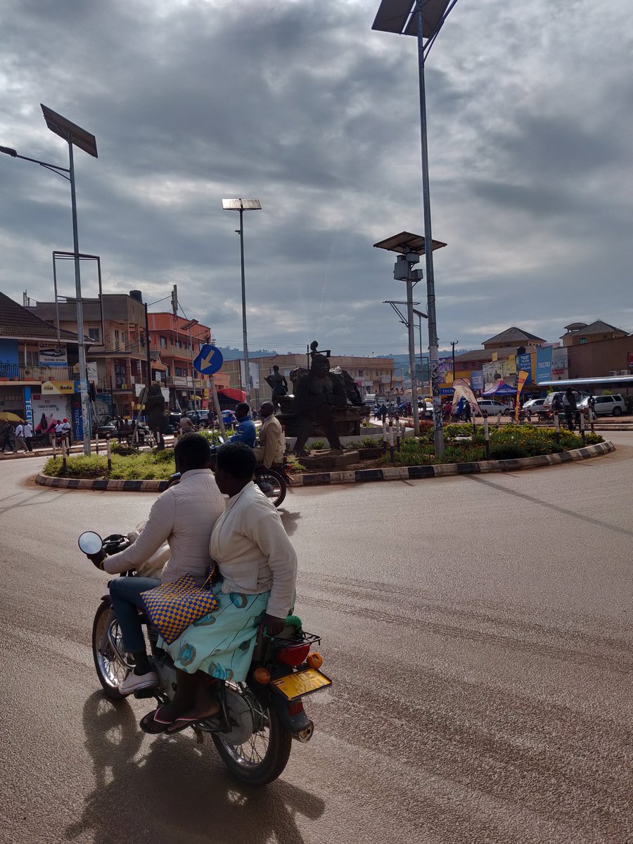 Kabala Town is famous because it is the first stop for tourists if you are going to visit Lake Bunyonyi. So at the bus stop, you will find a lot of brokers or people selling their services. Just be careful and always book a place online.