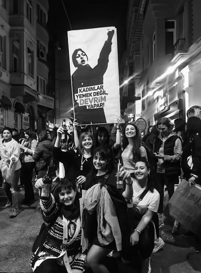 Asla yalnız yürümeyeceğiz 💜#challangeaccepted #istanbulsozlesmesiyasatir #womansupportingwoman