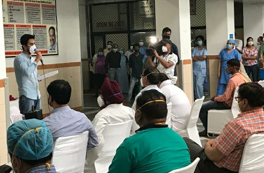 DerChirurgunfal's tweet photo. A condolence meet to pay Homage to Dr J Chaudhary was attended by FORDA representatives at BSAH. The demand for compensation for the COVID Warrior initiated through proper channel by the Respective RDA and Hospital administration.
Heartfelt Condolences to the bereaved family. https://t.co/A62khAlJGd