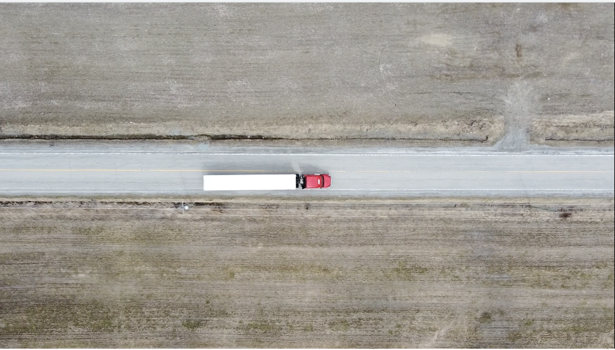vhubapp's tweet photo. Did you know?
15 to 20% of all trailers in Canada and the US are empty, which represents almost a million trailers! (Source: Analyse PwC)
And there exists a cost-efficient solution... Share your thoughts in the comments! https://t.co/0EU4dfEs5g
