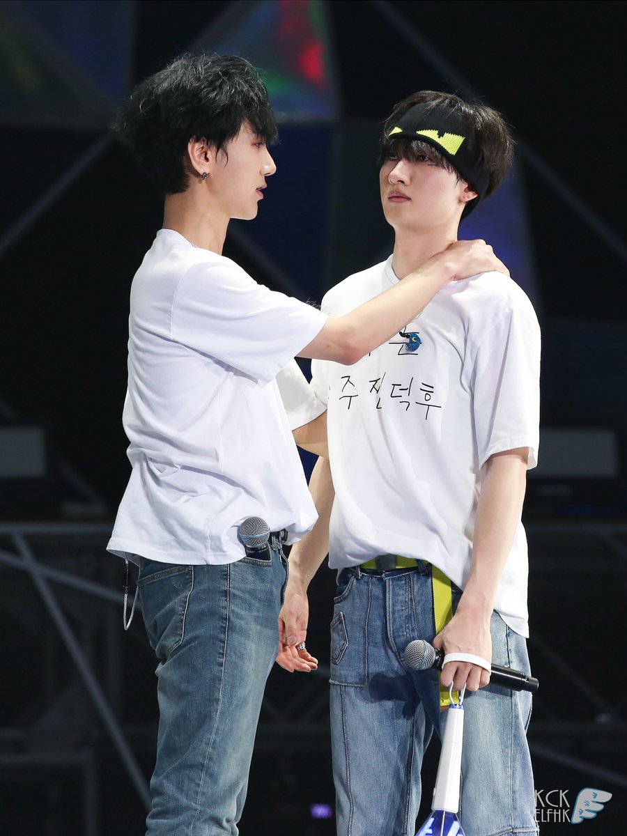 kckelfhk's tweet photo. 🐱🐭🥶
#Yesung #예성 #김종운 

20200118 #SS8inMacau Day 1
#SuperJunior #슈퍼주니어 #슈주 
#SuperShow8 #SS8 #슈퍼쇼8

Original pics🌟
https://t.co/cf4TZwcos4 https://t.co/eCXd22AJer