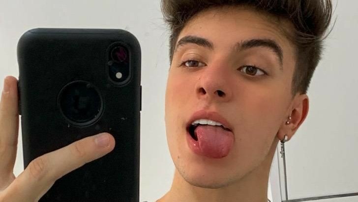 MillieRpg's tweet photo. Peixinho(Gabriel ;^;);
Ele é bem legal
Me ajudou a aprender Tico teco, porque eu parecia(e pareço ;-;), uma lagartixa :D
Gosto muito de tuh 💞 https://t.co/TKX4GG97ar