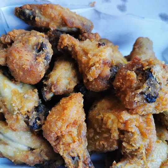 Nathi_Jola's tweet photo. It's been about 50 days without eating hot wings🤯🤯🤯🤯😍😍😍😍 https://t.co/bjVvPosDJQ
