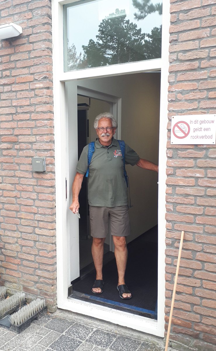 POL_Vlieland's tweet photo. Na 47 dienstjaren, waarvan de laatste 8 jaren gestationeerd op Vlieland, heeft Jaap Zwartepoorte vandaag voor het laatst de deur van het politiebureau dichtgetrokken. Bedankt voor je bijdrage en geniet van je vrije tijd Jaap !! https://t.co/JxqHbYjieC