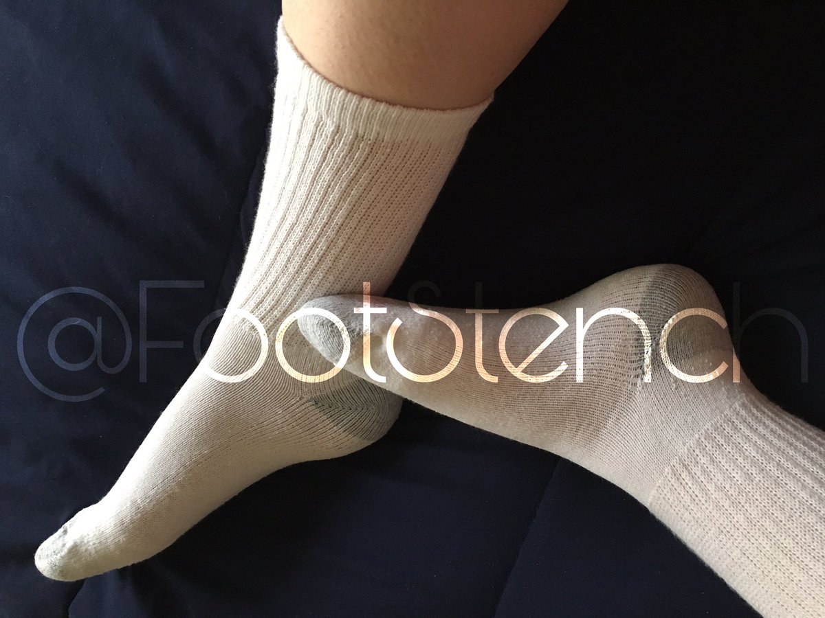 FootStench's tweet photo. Starting a new pair today🧦Hanes!😍 https://t.co/rytmXcfRMj